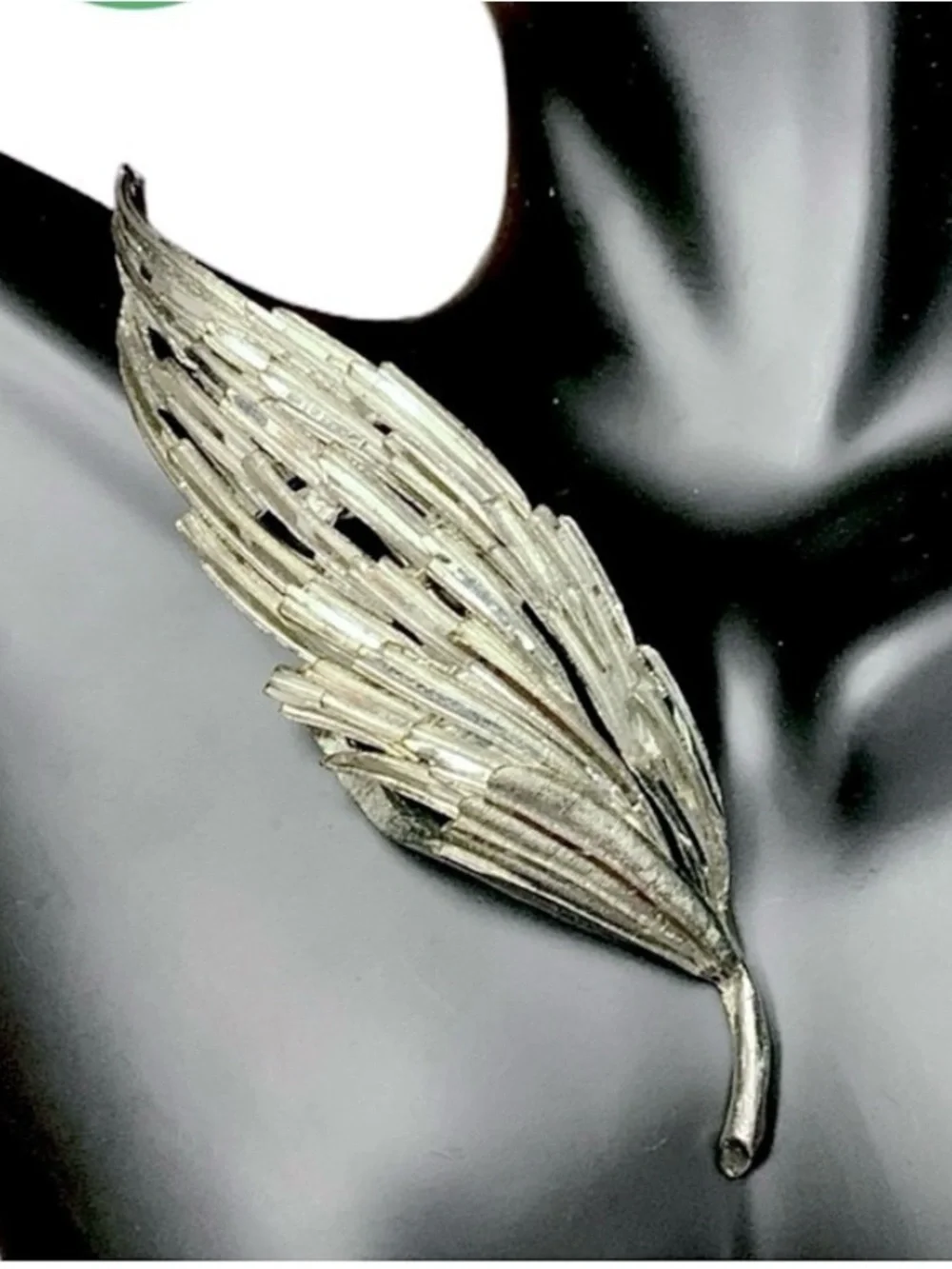 VINTAGE CIRCA 1960'S BSK SIGNED SILVER TONE DIAMOND CUT METAL BROOCH